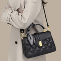 Genuine leather women's crossbody bag, stylish and sophisticated single-shoulder handbag.