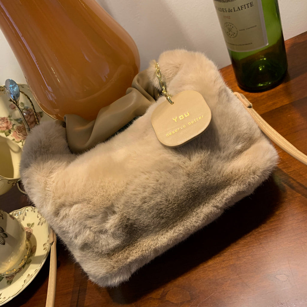 New arrival autumn/winter women's crossbody bag, stylish and luxurious plush shoulder bag, small bag