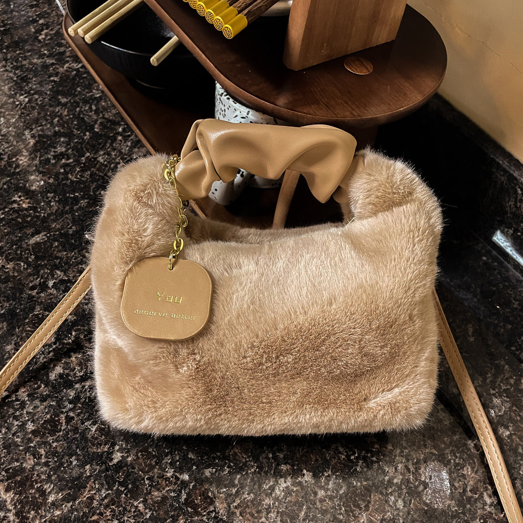 New arrival autumn/winter women's crossbody bag, stylish and luxurious plush shoulder bag, small bag