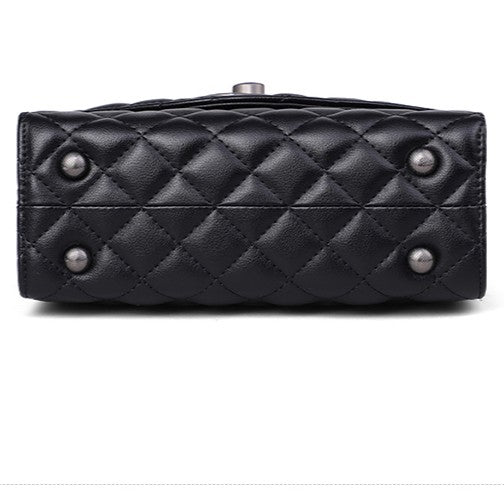 Women's chain bag, crossbody style, high-end and luxurious, perfect for autumn and winter, made of genuine leather.